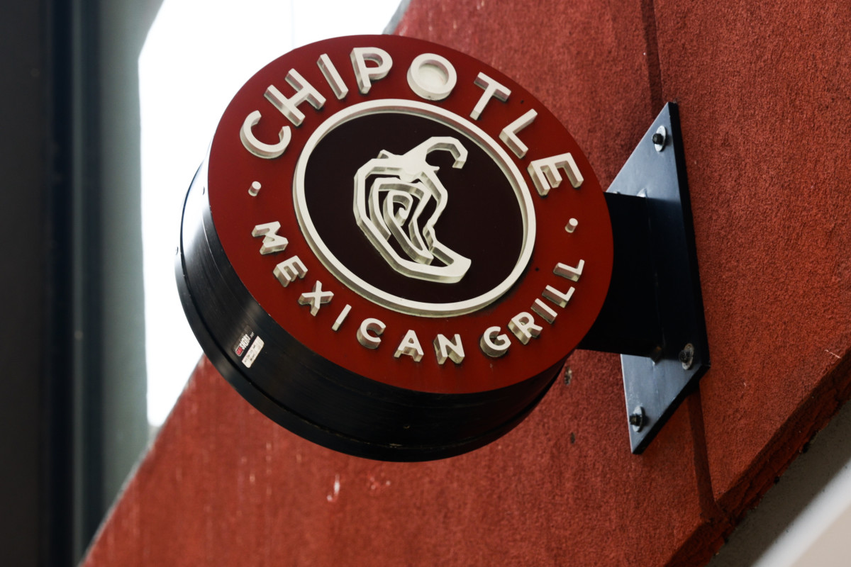 Δασμοί Τραμπ: Η Chipotle αγοράζει περισσότερα αβοκάντο εκτός Μεξικού αλλά μπορεί να πληγεί ούτως ή άλλως