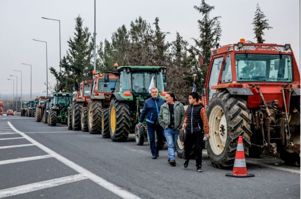 Αγρότες: Πανελλαδική συνάντηση στην Καρδίτσα – Παραμένουν στα μπλόκα