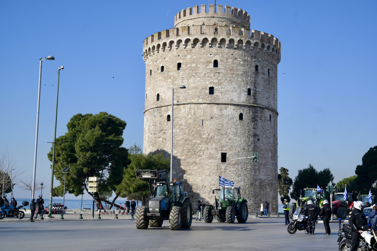 Αγρότες: Απόβαση με τα τρακτέρ στη Θεσσαλονίκη – «Δεν υποχωρούμε»