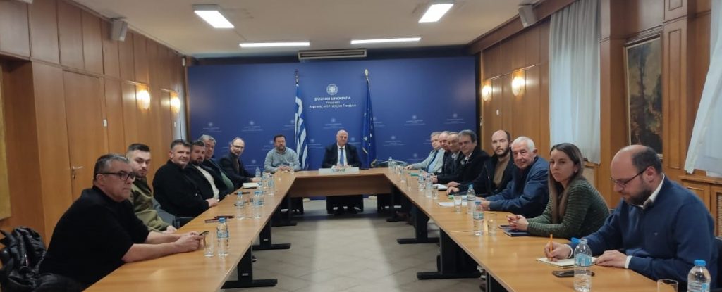 Κώστας Τσιάρας με αγρότες: Στήριξη της παραγωγής και στοχευμένες παρεμβάσεις