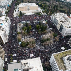 Τα συλλαλητήρια που γράφουν ιστορία, η μη αντιστρέψιμη κρίση νομιμοποίησης και το «νέο που αργεί να γεννηθεί»