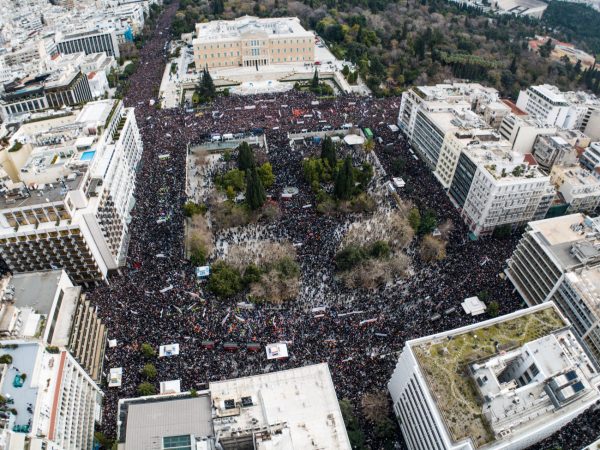 Τα συλλαλητήρια που γράφουν ιστορία, η μη αντιστρέψιμη κρίση νομιμοποίησης και το «νέο που αργεί να γεννηθεί»