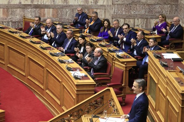 Πρόταση δυσπιστίας: Οι παράπλευρες… ωφέλειες