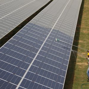 Ινδία: Στόχος η παραγωγή 500 GW καθαρής ενέργειας έως το 2030