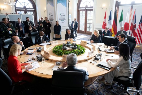 G7: Προειδοποιεί τη Ρωσία με διευρυμένες κυρώσεις αν δεν συμφωνήσει στην κατάπαυση του πυρός