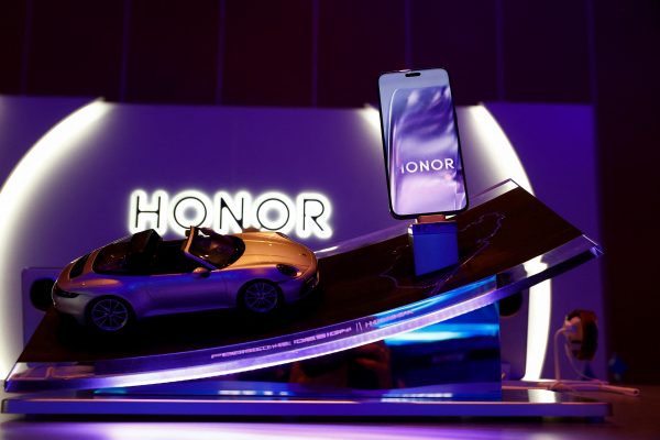 Honor: Ανακοίνωσε επενδύσεις ύψους 10 δισ. δολαρίων σε συσκευές AI