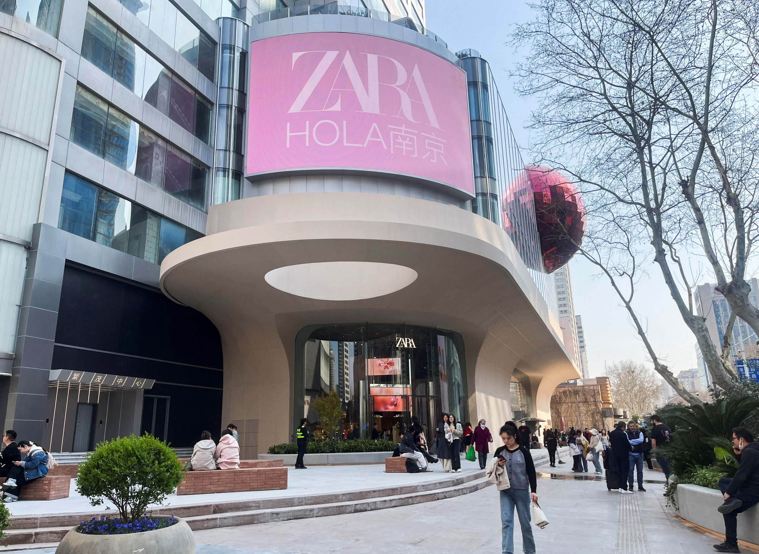 Zara: Κατάστημα – ναυαρχίδα στη Ναντζίνγκ της Κίνας – Ο καφές και το στούντιο δημιουργίας περιεχομένου